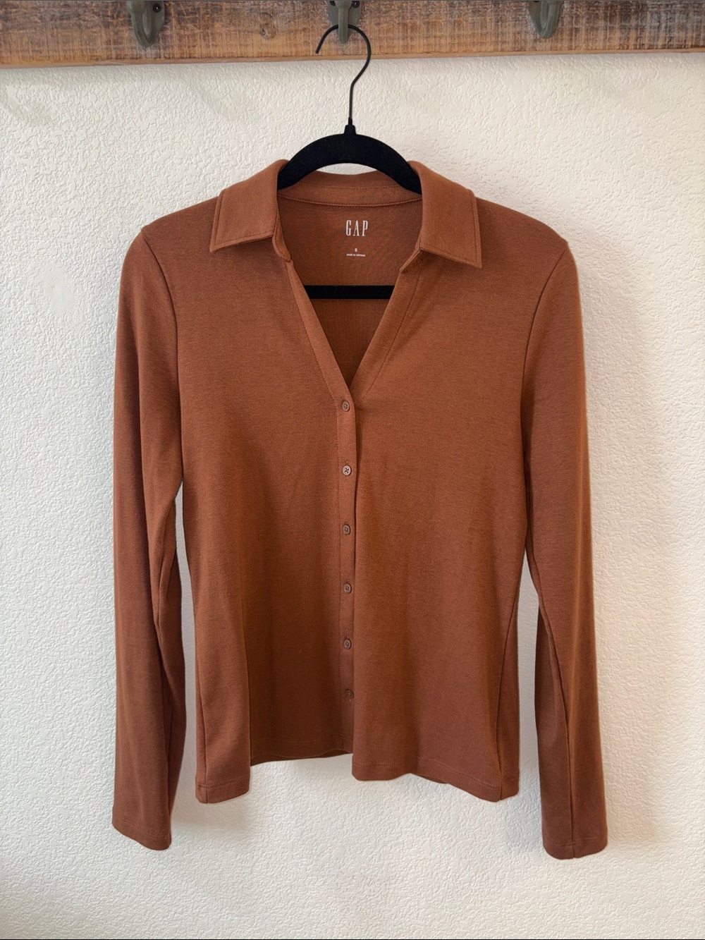 GAP Button-Down Long Sleeve Top in Rust Brown